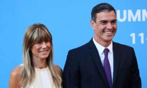 Thủ tướng Tây Ban Nha cân nhắc từ chức sau khi vợ bị điều tra