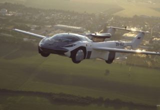 Xe bay đầu tiên trên thế giới chở khách thành công