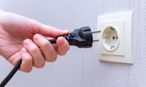 10 quy tắc an toàn khi chạm vào phích cắm điện bạn cần biết