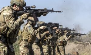 Được tiếp thêm vũ khí, Ukraine ồ ạt phản công làm gián đoạn cuộc tấn công của...