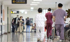 Bác sĩ trong nước không chịu làm việc, Hàn Quốc huy động bác sĩ...