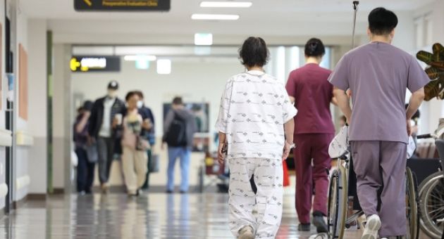 Bác sĩ trong nước không chịu làm việc, Hàn Quốc huy động bác sĩ...