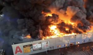 Cháy hàng trăm quầy hàng người Việt tại trung tâm thương mại lớn ở Ba Lan