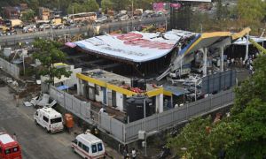 Đổ biển quảng cáo ở Ấn Độ, 12 người chết