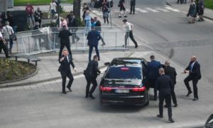 Bị bắn, Thủ tướng Slovakia nguy kịch