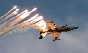 Phi công F-16 Ukraine phóng tên lửa Mỹ phá mục tiêu trong mô phỏng