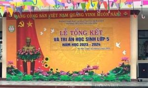 Băng rôn “tri ân học sinh lớp 5” của trường tiểu học ở Quảng Bình do lỗi đánh...