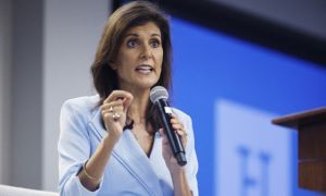 Tính toán đường xa thúc đẩy bà Haley ủng hộ ông Trump