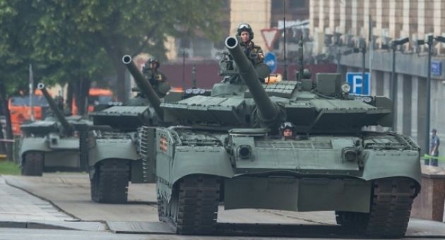 Xe tăng triệu USD của Nga phát nổ sau khi trúng đạn từ Ukraine