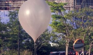 Triều Tiên thả bóng bay mang rác sang Hàn Quốc: Bình cũ, rượu mới