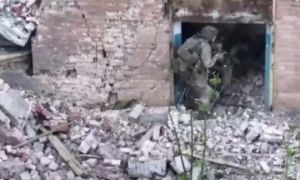 Quân Nga chịu thương vong lớn ở Chasov Yar, bị cầm chân ở Vovchansk