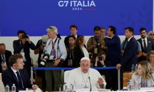 Giáo hoàng Francis kêu gọi cảnh giác với vũ khí sử dụng AI