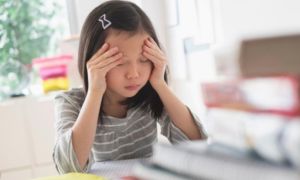 Chuyên gia Harvard: 4 hành động vô tư của cha mẹ làm giảm IQ của con, nên thay...