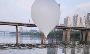 Triều Tiên dọa thả thêm bóng bay chứa rác sang Hàn Quốc