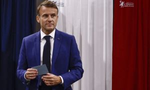 Ông Macron nguy cơ 'mất cả chì lẫn chài' trong ván cược với phe cực hữu