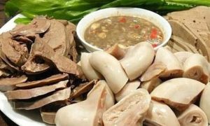 Nhập viện cấp cứu sau vài ngày ăn lòng lợn