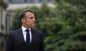 Ông Macron vắng bóng trước công chúng gần 2 tuần
