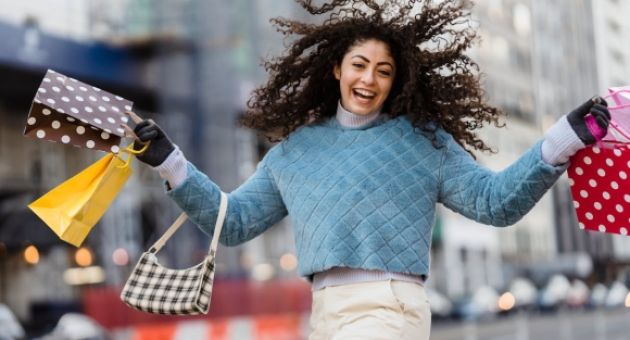 9 cách tiêu tiền khiến người nghèo mãi nghèo