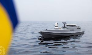 Tàu của Hạm đội Biển Đen bỏ chạy trốn về Nga nhưng Ukraine vẫn tiếp tục săn lùng