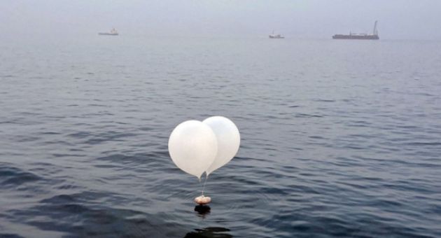 Triều Tiên lại thả bóng bay chứa rác, Hàn Quốc phát loa phóng thanh trả đũa
