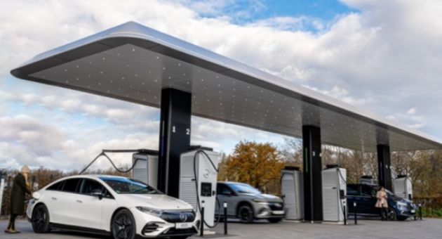 Mercedes-Benz “bắt tay” Starbucks tạo ra mạng lưới sạc nhanh ôtô điện