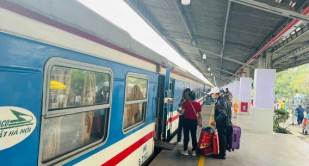 Đường sắt vận chuyển hàng cứu trợ miễn phí về các tỉnh phía Bắc