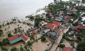 Sơ tán hàng trăm hộ dân trước nguy cơ nước sông Kinh Thầy tràn đê ở Quảng Ninh