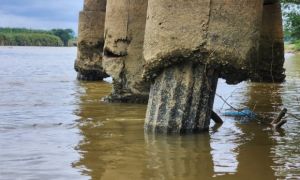 Trụ cầu Trà Khúc 1 trơ sắt, người dân yêu cầu đánh giá an toàn trước mùa mưa lũ