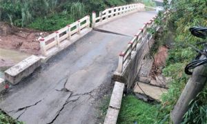 Sập cầu dân sinh ở Hòa Bình