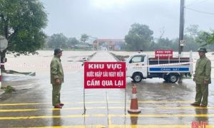 Mưa lớn, gần 11.000 học sinh Hà Tĩnh nghỉ học, di dời nhiều người dân