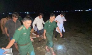 Tàu chở 14 người bị chìm trên biển Côn Đảo