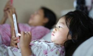 Trẻ thường xuyên xem điện thoại và không xem điện thoại khác nhau như thế nào...