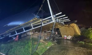 Gia đình trẻ chần chừ không chịu sơ tán, may mắn kịp thoát nạn phút chót