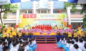 Trường học chỉ phát giấy khen học sinh ủng hộ bão lũ từ 100.000 đồng trở lên