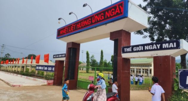 Hiệu trưởng bị phụ huynh tố cáo được chuyển đến trường khác làm...