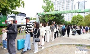 Khách xếp hàng dài chờ vào lễ hội Vietnam Phở Festival tại Seoul