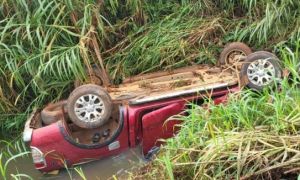 Xe bán tải lật xuống mương làm 3 người tử vong