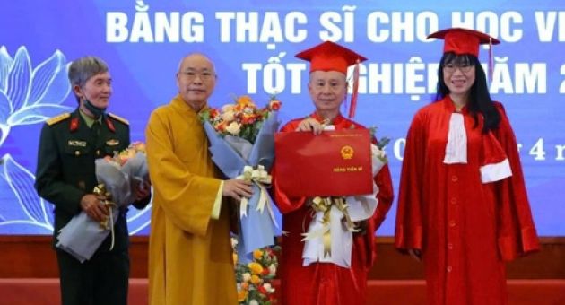 Yêu cầu thu hồi bằng cấp của ông Vương Tấn Việt