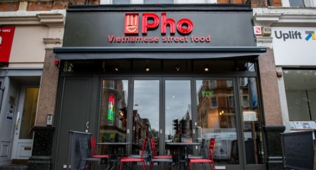 Chuỗi nhà hàng Anh từ bỏ bản quyền từ 'Phở' trong thương hiệu
