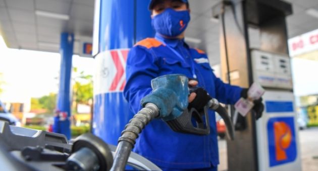 Điều gì khiến giá xăng giảm 2 phiên liên tiếp?