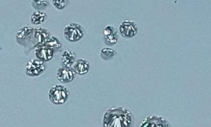 Bắt giữ 2 vụ nhập lậu hơn 1.000 viên kim cương ở sân bay Tân Sơn Nhất