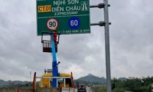 Tập đoàn Sơn Hải sửng sốt với nhóm người ngang nhiên phá nhiều biển báo cao tốc