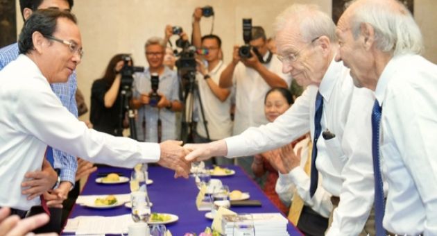 /thumb/thumb.php?src=images/stories/content/2024/11/17/1_hanh-dong-treo-co-viet-nam-o-nha-tho-duc-ba-paris-nam-1969-rat-dang-tran-trong.jpg&w=630&h=340&zc=1&q=80&a=c