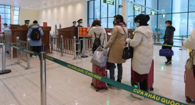 Đeo hơn 3 lạng vàng trang sức sẽ phải khai báo khi nhập cảnh?