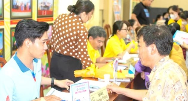 Xuất khẩu lao động về, kẻ mếu người cười