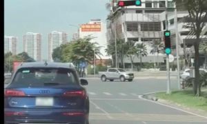 Dấu hiệu vi phạm trong vụ 'xe Audi đi đến đâu đèn giao thông loạn xạ đến đó'