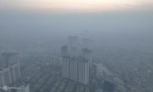 Người dân hạn chế ra ngoài khi không khí ở mức 'rất xấu'