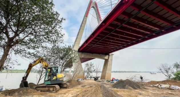 Hà Nội trình phương án lấy nước sông Hồng 'cứu' sông Tô Lịch