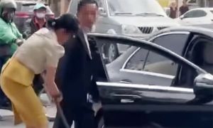 Vụ lái Mercedes, bẻ hoa rồi rút kiếm