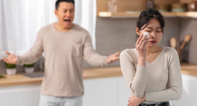 Gửi hết tiền thưởng Tết cho vợ, chồng chết lặng ngày về